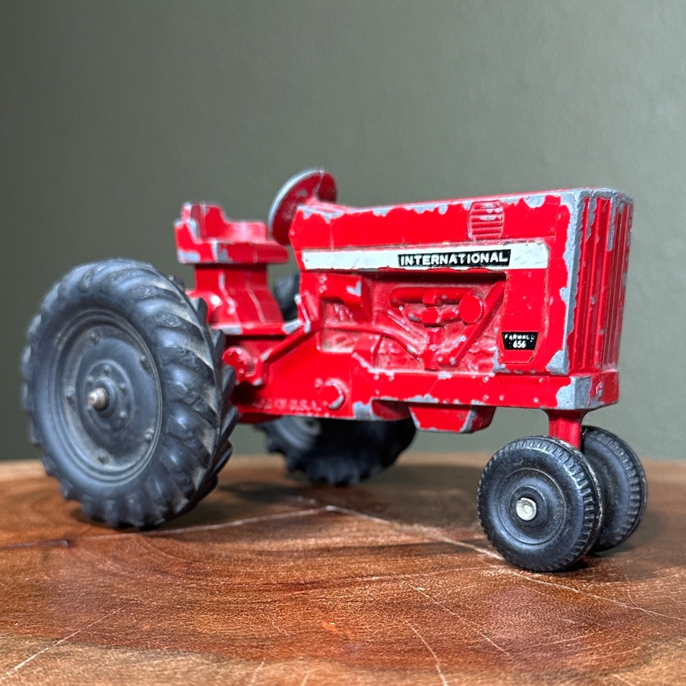 ERTL Vintage International Harvester 656
